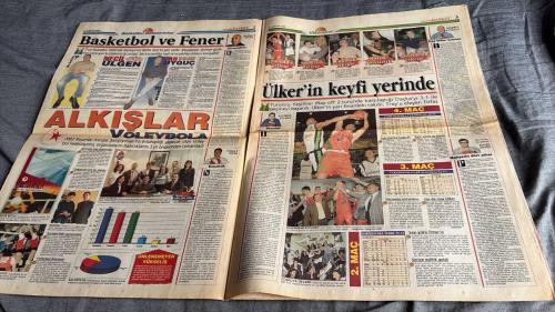 FANATİK BASKET HAFTALIK BASKETBOL GAZETESİ TURKISH NEWSPAPER - DOĞUM GÜNÜ HEDİYESİ  - TAM TAKIM EKSİKSİZ GAZETE -  2-8 MAYIS -2000  - SAYI :179   - FUTBOL OUT, BASKET İN  - İNGİLTERE'DE BASKETBOL ATLADI  - ŞAMPİYONSUN GALATASARAY  - KARTAL GÖZ KAMAŞTIRIYOR  - ALKIŞLAR VOLEYBOLA  - ÜLKER'İN KEYFİ YERİNDE  - EFES'İN JOKERİ: ÖMER  - EFES ALO DEDİ, KAPATTI  - İTALYANLAR'I FENA EZDİK!  - ŞAMPİYON KARAGÜCÜ  - YONCA ZAFER SARHOŞU  - CSKA BUZU KIRDI  - PORTLAND DİŞİNİ GÖSTERDİ  - INDIANA BİR ADIM ÖNDE  - ASLAN TACINI GERİ ALDI  - TOFAŞ TROY'U TRANSİT GEÇTİ - SÜLEYMAN KARA  - İSMET BADEM  - MEHMET ATURALP  - ALTIMUR TOLMEN  - MURAL EVLİYAOĞLU  - CEM METEPE  - REHA ERUS  - HASAN YAMAN  - ALİ ARTIMAZ  - ÜMİT SARI  - TÜRKAY TEKEN  - AVNİ ERBOY  - DENİZ GÖKÇE  - ZELJKO OBRADOVIC  - ROY HAIRSTON  - PHIL HANDY  - NIGEL LLOYD  - MEHMET ALİ YALÇINDAĞ  - MEHMET Y. YILMAZ  - TAMAR ATAKAM  - UĞUR CEBECİ  - SALİH ERKAN  - ORHUN ENE  - OSMAN HATTAT  - REGGIE MILLER