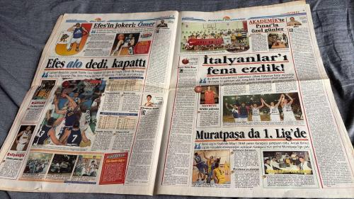 FANATİK BASKET HAFTALIK BASKETBOL GAZETESİ TURKISH NEWSPAPER - DOĞUM GÜNÜ HEDİYESİ  - TAM TAKIM EKSİKSİZ GAZETE -  2-8 MAYIS -2000  - SAYI :179   - FUTBOL OUT, BASKET İN  - İNGİLTERE'DE BASKETBOL ATLADI  - ŞAMPİYONSUN GALATASARAY  - KARTAL GÖZ KAMAŞTIRIYOR  - ALKIŞLAR VOLEYBOLA  - ÜLKER'İN KEYFİ YERİNDE  - EFES'İN JOKERİ: ÖMER  - EFES ALO DEDİ, KAPATTI  - İTALYANLAR'I FENA EZDİK!  - ŞAMPİYON KARAGÜCÜ  - YONCA ZAFER SARHOŞU  - CSKA BUZU KIRDI  - PORTLAND DİŞİNİ GÖSTERDİ  - INDIANA BİR ADIM ÖNDE  - ASLAN TACINI GERİ ALDI  - TOFAŞ TROY'U TRANSİT GEÇTİ - SÜLEYMAN KARA  - İSMET BADEM  - MEHMET ATURALP  - ALTIMUR TOLMEN  - MURAL EVLİYAOĞLU  - CEM METEPE  - REHA ERUS  - HASAN YAMAN  - ALİ ARTIMAZ  - ÜMİT SARI  - TÜRKAY TEKEN  - AVNİ ERBOY  - DENİZ GÖKÇE  - ZELJKO OBRADOVIC  - ROY HAIRSTON  - PHIL HANDY  - NIGEL LLOYD  - MEHMET ALİ YALÇINDAĞ  - MEHMET Y. YILMAZ  - TAMAR ATAKAM  - UĞUR CEBECİ  - SALİH ERKAN  - ORHUN ENE  - OSMAN HATTAT  - REGGIE MILLER
