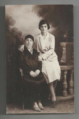 TURAN FOTOĞRAFHANESİ / TEYZE KIZI İLE ÇEKİLMİŞ ARKASI OSMANLICA YAZILI FOTOĞRAF...