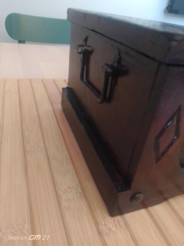 Çam ağacından usta işi sıfır kutu (vernik boya kokusu üstünde) 22*13 cm.