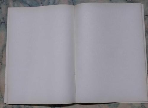 1980 LER MODEL 4 ARKA KAPAK ÇEŞİT 2 ESKİ ÇİZGİSİZ OKUL DEFTERİ 140 YAPRAK 20×28cm ESKİ ÇİÇEK DESENİNE SAHİP KIRMIZI TÜRKİYE CUMHURİYETİ HARİTALI ARKA KAPAK TEMALI YAN KISIM SİYAH BEZLİ ESKİ KIRTASİYE DEPO MALI KIRTASİYE KOLEKSİYONU YAPANLAR İÇİN KOLEKSİYONLUK ÜRUN HALİYLE