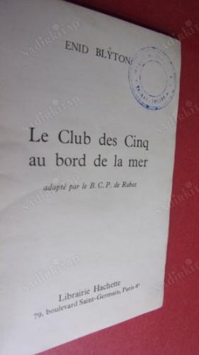 LE CLUB DES CINQ AU BORD DE LE MER