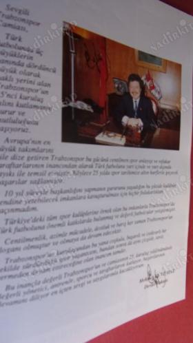 25. YILINDA TRABZON SPOR- İMZALAR- TURGUT ÖZAL-SÜLEYMAN DEMİREL-MEHMET ALİ YILMAZ. (not ıslak imza deyil-baskı )