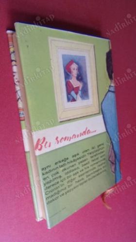 KARANFİLLİ KADIN