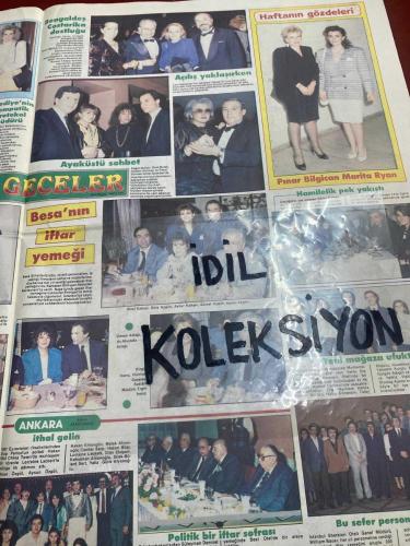 FLAŞ SÜPER GAZETE AKTÜELİTE VE MAGAZİN GAZETESİ - DOĞUM GÜNÜ HEDİYESİ (TURKİSH - NEWSPAPER) - 28 MAYIS 1987 - TAM TAKIM 4 SAYFADIR -Nükhet Duru-Dikran Masis-Osman Yağmurdereli-Zeynep Aksu-Melih Kibar-İstiklal Sevinç-Dr. Emine Tutçuoğlu-Celal Usta-Pınar Bilgican-Marita Ryan-Birol Kalkan-Ebru Aygün-Aynur Kalkan-Gürsel Aygün-Hasan Aygün-Ümran Avlağ-Ay. Mustafa Avlağ-Birgül İnanç-Ergin İnanç-Hakan Erhagun-Melek Afyonoğlu-Cenk Şan-Hakan Bilal-Lorrain Leckett-Diler Berrin-Kenan Afyonoğlu-Güliz Afyonoğlu-Hüsamettin Cindoruk-İhsan Sabri Çağlayangil-Bekir Alişa-Erol Akdoğu-Ayşe Gürkan-Erol Akdoğu-Ahmet Bileydi-Asuman Muzaffer Sancıkoğlu-Ertan Sancıkoğlu-Ali Rıza Çarmıklı-Haluk Ülke-Dilek Ökten-Ahmet Açık-Emel Al-Haşin-Eşi Gülgün Haşin-Mehmet Ali Haşin-Galip Kaynar-İpek Has ve Didem Dinç-Demirhan Dinç-Özcan Doğuş-İbrahim Ozt-Hasan Çağlar-Ayhan Öner-Selim Yasar-Cansal Çelik-Bülent Güven-Tayfun Çelik-Nihal Yaman-Yaşemin Çelik-Erol Dağseven-DAMAT ADAYI MİLYARDER-EVLENİYOR-İşte bu erkek-Basında-Sahn