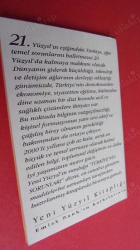 TÜRKİYE'DE GENÇLİK / Yeni Yüzyıl Kitaplığı /