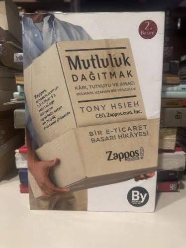 Mutluluk Dağıtmak / Kârı ,Tutkuyu ve Amacı Bulmaya Uzanan Bir Yolculuk