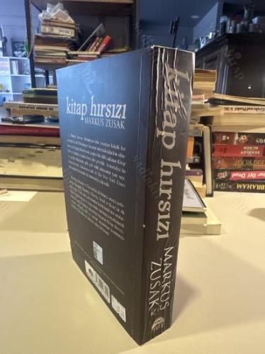 KİTAP HIRSIZI