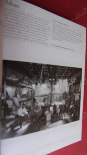 THE PHOTOGRAPHY BOOK [Arnulf Rainer, Count de Montizon, Danny Lyon, Gertrude Kasebier, Roger Fenton ...]