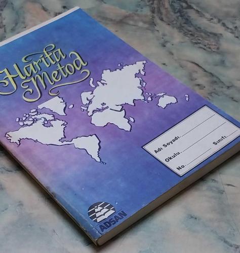 1980 LER ESKİ HARİTA VE METOD KARELİ OKUL DEFTERİ 140 YAPRAK 20×28cm  ESKİ KIRTASİYE DEPO MALI KIRTASİYE KOLEKSİYONU YAPANLAR İÇİN KOLEKSİYONLUK ÜRUN HALİYLE