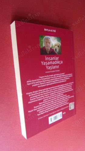 İNSANLAR YAŞAMADIKÇA YAŞLANIRLAR (İmzalı)