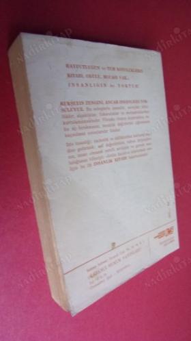 Üstün İnsanlığın Kitabı - İMZALI