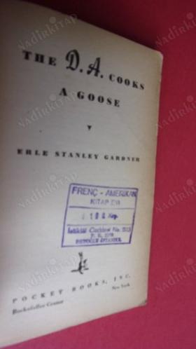 The D.A. Cooks A Goose - Erle Stanley Gardner - Pocket Books - 1949 - Polisiye - İngilizce (Hafif Yıpranmalar Bulunmakta) Erle Stanley Gardner