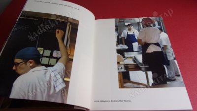 İşler: Kitap  Kantin'de bir gün. On beş yıl her gün.