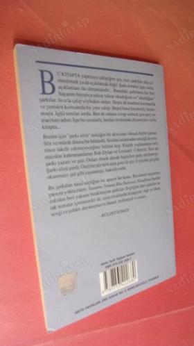 ŞARKI OKUMA KİTABI - Ses ve Sözle Denemeler-1 Baskı