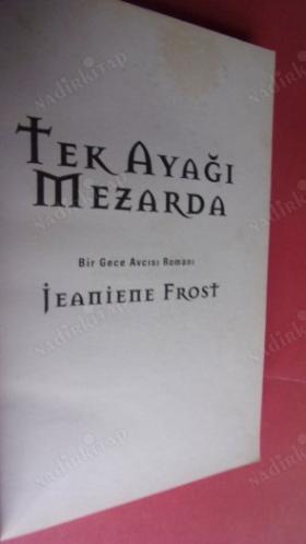TEK AYAĞI MEZARDA - İLK BASIM ..