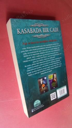 KASABADA BİR CADI - Büyüyle bezenmiş bir romantizm