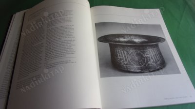 Calligraphy in the Arts of the Muslim World ( siyah beyaz renk. basım )