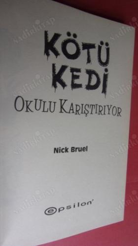 KÖTÜ KEDİ OKULU KARIŞTIRIYOR