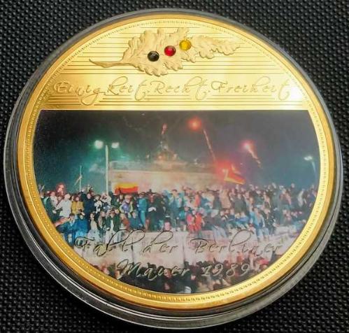ALMANYA SWAROVSKİ KRİSTALLİ 1989 YILI BERLİN DUVARININ YIKILIŞI KUTLAMALARI HATIRA MADALYON 70 MM. 118 GR.ALTIN KAPLAMA