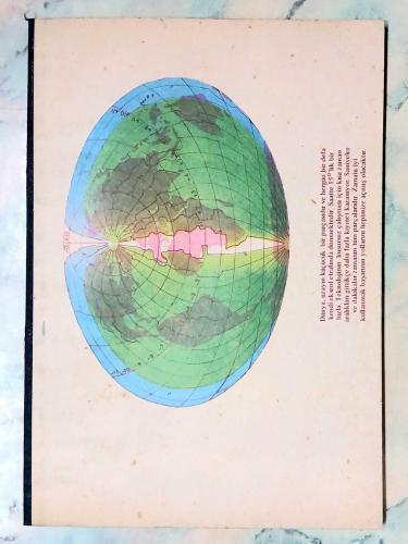 1970 LER ESKİ HARİTA VE METOD ÇİZGİSİZ OKUL DEFTERİ 60 YAPRAK 20×28cm ÖN KAPAK UCAN BALON GÖRSELLİ ARKA KAPAK DÜNYA HARİTASI GÖRSELLİ YAN KISIM SİYAH BEZ  ESKİ KIRTASİYE DEPO MALI KIRTASİYE KOLEKSİYONU YAPANLAR İÇİN KOLEKSİYONLUK ÜRUN HALİYLE
