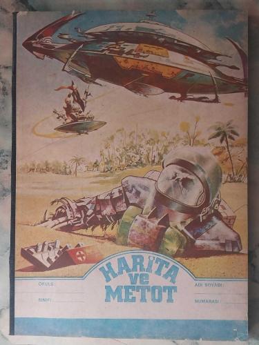 1970 LER ESKİ HARİTA VE METOD ÇİZGİLİ OKUL DEFTERİ 60 YAPRAK 20×28cm ÖN KAPAK UZAYLILAR VE UFO TEMALI GÖRSELLİ ARKA KAPAK DÜNYA HARİTASI GÖRSELLİ YAN KISIM SİYAH BEZ ESKİ KIRTASİYE DEPO MALI KIRTASİYE KOLEKSİYONU YAPANLAR İÇİN KOLEKSİYONLUK ÜRUN HALİYLE
