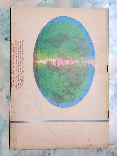 1970 LER ESKİ HARİTA VE METOD ÇİZGİSİZ OKUL DEFTERİ 40 YAPRAK 20×28cm ÖN KAPAK UZAYLILAR VE UFO TEMALI GÖRSELLİ ARKA KAPAK DÜNYA HARİTASI GÖRSELLİ  ESKİ KIRTASİYE DEPO MALI KIRTASİYE KOLEKSİYONU YAPANLAR İÇİN KOLEKSİYONLUK ÜRUN HALİYLE