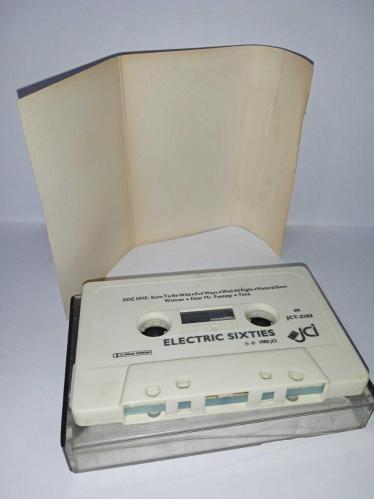 Kaset Electric Sixties 12 Great Electrifying Hits Of The Sixties. Orijinal 1985 Amerikan baskı derleme albüm. Sorunsuz çalışıyor koleksiyonluk.  Steppenwolf-Born To Be Wild, Santana-Evil Ways, Blind Faith-Well All Right, Humble Pie-Natural Born Woman, Traffic-Dear Mr. Fantasy, Chambers Brothers-Time, Cream-Sunshine Of Your Love, Velvet Underground-All Tomorrow's Parties, Byrds-8 Miles High, Quicksilver-Fresh Air, Spirit-I Got A Line On You, Big Brother-Piece of My Heart