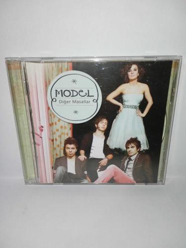 Cd Model diğer masallar albümü. Orijinal. Dinlemeyi etkilemeyen çizikler var. Sorunsuz çalışıyor. Koleksiyonluk