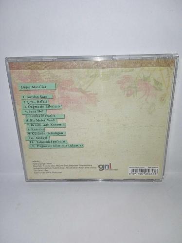 Cd Model diğer masallar albümü. Orijinal. Dinlemeyi etkilemeyen çizikler var. Sorunsuz çalışıyor. Koleksiyonluk