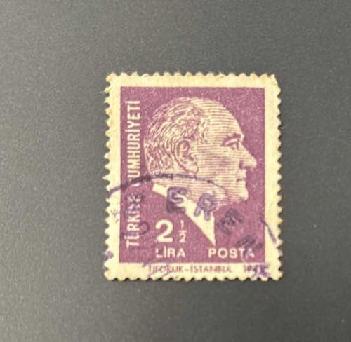 Türk Pulu - Turkish Stamp -  Postadan Geçmiş Pul Filateli -  DAMGALI - ATATÜRK TEMALI PUL,  2 1/2 LİRA - Türkiye Cumhuriyeti - NOSTALJİK DOĞUM GÜNÜ HEDİYESİ