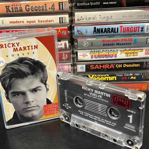 RICKY MARTIN - VUELVE KS1517