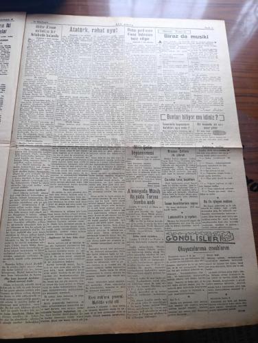 Son Posta Gazetesi - Turkish Newspaper - 10 İkinciteşrin (Kasım ) 1940 - büyük matemin ikinci yıldönümü - Atatürk rahat uyu yazan Falih Rıfkı Atay Başmakale - Atatürk portresi çizen Münif Fehim - Milli Şef İsmet İnönü'nün beyannamesi - Atatürk'e ait bir hatıra yazan E. Ekrem Talu - Atatürk'ü nasıl kaybetmiştik - ajansın kapısındaki mahşeri kalabalık resmi tebliğ kapışıyor Fotoğrafı - 16 İkinciteşrinde İstanbul atatürk'lü tavafa başladı fotoğraf - Atatürk'ün cenazesinde ağlayanlar fotoğraf - Ankara yolunda Atatürk İzmit trenine konurken Fotoğrafı - Atatürk'e azametli ve muhteşem bir cenaze töreni yapıldı Fotoğrafı - yurtta Cumhuriyet Bayramı fotoğraf - Hitler Alman milletine bir hitabede bulundu - Almanya'da Münih İtalya'da Torino bombalandı - Ressam Cellini'nin ilk şöhreti - biraz da musiki - bütün yurt Atatürk'ün ölmez hatırasını taziz ediyor - Churchill Dün Londra'da mühim bir nutuk söyledi - Sovyetler Birliği hariciye komiseri Molotof Berlin'e gidiyor - 10 Kasım 1938