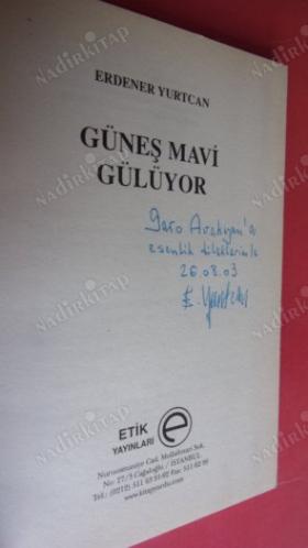 GÜNEŞ MAVİ GÜLÜYOR // ilk basım - imzalı //