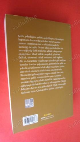 Düşünce Ekseninde Enine Boyuna Şehir *** Birinci BASIM ***