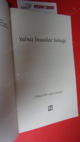 YALNIZ İNSANLAR SOKAĞI; ALTAY ÖKTEM, ATAOL BAHRAMOĞLU, BATÜL TARIMAN, CEZMİ ERSÖZ, ECE TEMELKURAN, GÜLTEKİN EMRE, HAKAN BIÇAKÇI, HAYDAR ERGÜLEN...
