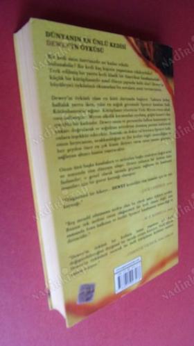 DEWEY Dünyanın Kalbine Dokunan Kütüphane Kedisi