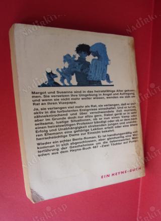 Zwei Töchter und drei Hunde ( İki kızı ve üç köpek )