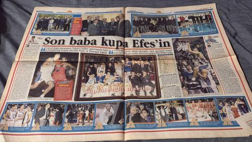 FANATİK BASKET HAFTALIK BASKETBOL GAZETESİ TURKISH NEWSPAPER - DOĞUM GÜNÜ HEDİYESİ  - TAM TAKIM EKSİKSİZ GAZETE 17-23 - EKİM   - 2000  - SAYI: 203  -HİDAYET ISINIYOR  - KANARYA ŞİFTAH YAPTI  - EFES ÜSTÜN OYNADI  - YOLUN BAŞINDALAR  - KANARYA'YI KAPTANI TAŞIDI  - EFES'TEN BEKLENEN START  - VOLEYBOLUN GÜL'Ü SOLDU  - TÜRK TELEKOM PINAR'A ACIMADI  - İZMİR DERBİSİ TROY'UN  - DÜELLO YEŞİLYURT'UN  - BAYANLARDA HEYECAN BAŞLADI  - DANİLOVİC'TEN ŞOK VEDA  - NBA MEKSİKA'DA  - BÜYÜK FIRSAT  - EFES PİLSEN ÜLKERSPOR KAPIŞTI  - ALKİŞLAR TARAFTARA  - REKORTMEN BAYANLAR  - TRANSFERLER SAKATLADI  - PACERS'DA ROSE ŞOKU  - ALONZO'DAN KÖTÜ HABER  - IVERSON BAŞINA İŞ ALDI - AHMET GÜLÜM  - MUSTAFA SARIGÜL  - İSMET BADEM  - MAHSUN KARTAL  - MECİT ÇEVRİM  - CAN UYGUC  - SALİH ERKAN  - ÜMİT AVCI  - MEHMET ALİ YALÇINDAĞ  - MEHMET Y. YILMAZ  - TURGAY TÜYSÜZ  - AHMET KANDEMİR  - UFUK TUNCAELLİ  - SAADET ÖZCAN  - SERDAR ALEMDAR  - DENİZ YENGİNE  - MICHAEL JORDAN  - ALONZO MOURNING  - KOBE BRYANT  - ALLEN IVERSON  -