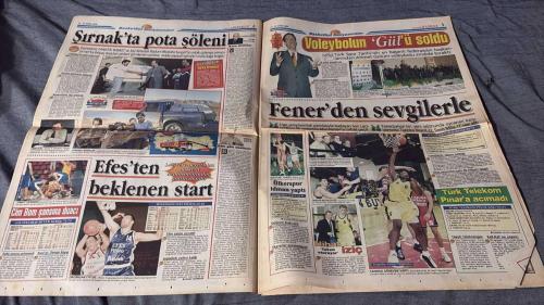 FANATİK BASKET HAFTALIK BASKETBOL GAZETESİ TURKISH NEWSPAPER - DOĞUM GÜNÜ HEDİYESİ  - TAM TAKIM EKSİKSİZ GAZETE 17-23 - EKİM   - 2000  - SAYI: 203  -HİDAYET ISINIYOR  - KANARYA ŞİFTAH YAPTI  - EFES ÜSTÜN OYNADI  - YOLUN BAŞINDALAR  - KANARYA'YI KAPTANI TAŞIDI  - EFES'TEN BEKLENEN START  - VOLEYBOLUN GÜL'Ü SOLDU  - TÜRK TELEKOM PINAR'A ACIMADI  - İZMİR DERBİSİ TROY'UN  - DÜELLO YEŞİLYURT'UN  - BAYANLARDA HEYECAN BAŞLADI  - DANİLOVİC'TEN ŞOK VEDA  - NBA MEKSİKA'DA  - BÜYÜK FIRSAT  - EFES PİLSEN ÜLKERSPOR KAPIŞTI  - ALKİŞLAR TARAFTARA  - REKORTMEN BAYANLAR  - TRANSFERLER SAKATLADI  - PACERS'DA ROSE ŞOKU  - ALONZO'DAN KÖTÜ HABER  - IVERSON BAŞINA İŞ ALDI - AHMET GÜLÜM  - MUSTAFA SARIGÜL  - İSMET BADEM  - MAHSUN KARTAL  - MECİT ÇEVRİM  - CAN UYGUC  - SALİH ERKAN  - ÜMİT AVCI  - MEHMET ALİ YALÇINDAĞ  - MEHMET Y. YILMAZ  - TURGAY TÜYSÜZ  - AHMET KANDEMİR  - UFUK TUNCAELLİ  - SAADET ÖZCAN  - SERDAR ALEMDAR  - DENİZ YENGİNE  - MICHAEL JORDAN  - ALONZO MOURNING  - KOBE BRYANT  - ALLEN IVERSON  -
