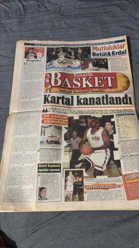 FANATİK BASKET HAFTALIK BASKETBOL GAZETESİ TURKISH NEWSPAPER - DOĞUM GÜNÜ HEDİYESİ  - TAM TAKIM EKSİKSİZ GAZETE 17-23 - EKİM   - 2000  - SAYI: 203  -HİDAYET ISINIYOR  - KANARYA ŞİFTAH YAPTI  - EFES ÜSTÜN OYNADI  - YOLUN BAŞINDALAR  - KANARYA'YI KAPTANI TAŞIDI  - EFES'TEN BEKLENEN START  - VOLEYBOLUN GÜL'Ü SOLDU  - TÜRK TELEKOM PINAR'A ACIMADI  - İZMİR DERBİSİ TROY'UN  - DÜELLO YEŞİLYURT'UN  - BAYANLARDA HEYECAN BAŞLADI  - DANİLOVİC'TEN ŞOK VEDA  - NBA MEKSİKA'DA  - BÜYÜK FIRSAT  - EFES PİLSEN ÜLKERSPOR KAPIŞTI  - ALKİŞLAR TARAFTARA  - REKORTMEN BAYANLAR  - TRANSFERLER SAKATLADI  - PACERS'DA ROSE ŞOKU  - ALONZO'DAN KÖTÜ HABER  - IVERSON BAŞINA İŞ ALDI - AHMET GÜLÜM  - MUSTAFA SARIGÜL  - İSMET BADEM  - MAHSUN KARTAL  - MECİT ÇEVRİM  - CAN UYGUC  - SALİH ERKAN  - ÜMİT AVCI  - MEHMET ALİ YALÇINDAĞ  - MEHMET Y. YILMAZ  - TURGAY TÜYSÜZ  - AHMET KANDEMİR  - UFUK TUNCAELLİ  - SAADET ÖZCAN  - SERDAR ALEMDAR  - DENİZ YENGİNE  - MICHAEL JORDAN  - ALONZO MOURNING  - KOBE BRYANT  - ALLEN IVERSON  -