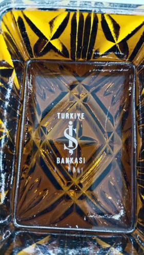 İŞ BANKASI 1974 LER KOLEKSİYON PARÇASI ESKİNİN KOMPLE CAM KAPAKLI KARTVİZİTLİĞİ 575