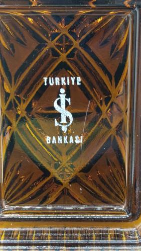 İŞ BANKASI 1974 LER KOLEKSİYON PARÇASI ESKİNİN KOMPLE CAM KAPAKLI KARTVİZİTLİĞİ 575