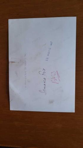 İNGİLİZ ŞARKICI ve MODEL SAMANTHA FOX'UN ORİJİNAL 2'Lİ FOTOĞRAF SETİ - 18 x 13 cm EBADINDA - SAMANTHA FOX, BİR PLAJDA SİYAHİ BİR ARKADAŞIYLA BİRLİKTE GÜNEŞLENİP EĞLENİRKEN ÇEKİLMİŞ 2 FARKLI KARE, MAYIS 1997