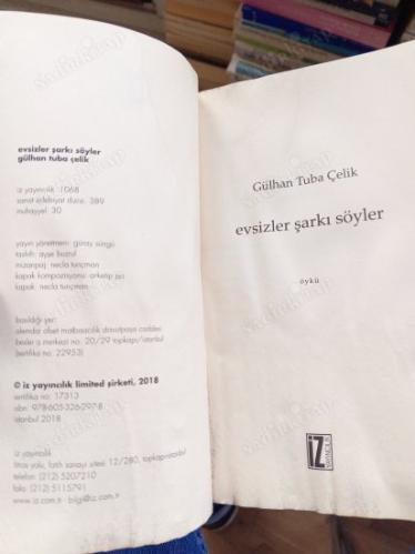 EVSİZLER ŞARKI SÖYLER