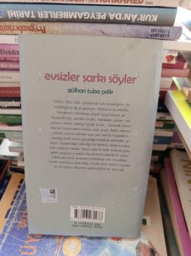 EVSİZLER ŞARKI SÖYLER