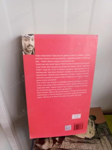 YAŞAYAN BİR EFSANE ARAFAT