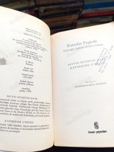 KUTSALIN PEŞİNDE - Geleneğin Işığında Modern Dünya