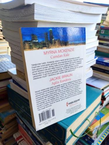 HARLEQUIN / CAMDAN KALE - AŞKLA RANDEVU-İKİ ROMAN BİR ARADA
