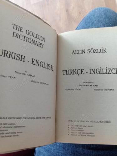 Golden Dictionary / Altın Sözlük İngilizce / Türkçe